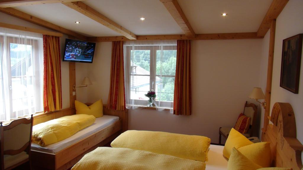 Hotel Traube Sankt Gallenkirch Oda fotoğraf