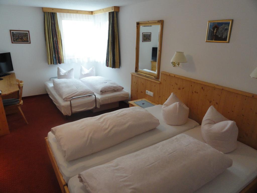 Hotel Traube Sankt Gallenkirch Oda fotoğraf